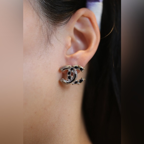 Chanel Onyx Earrings - Picture 5 of 7